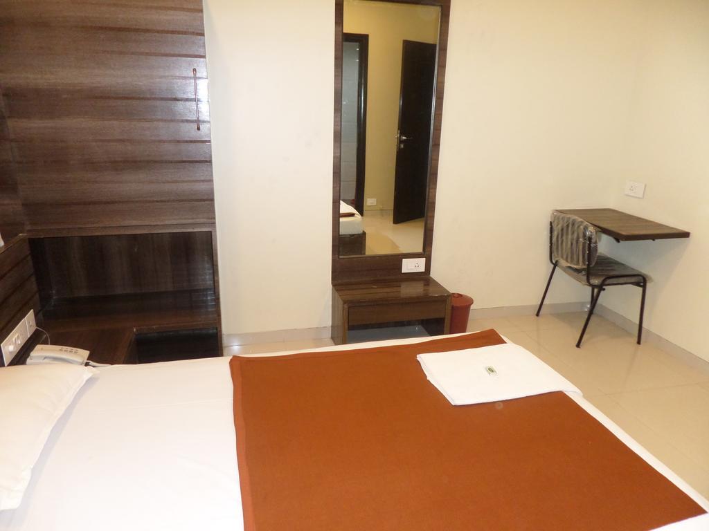 Sai Heera Residency Hotel Shirdi Quarto foto